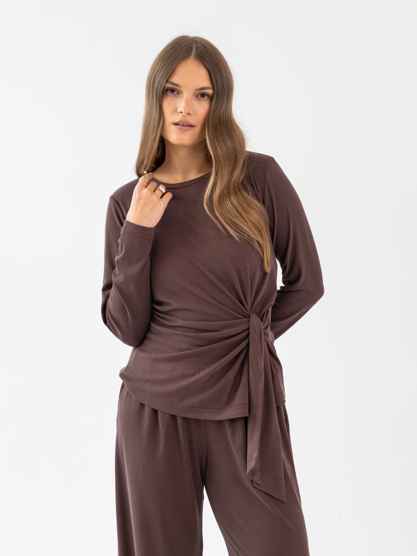 Longsleeve z wiązaniem MAYA BROWNIE